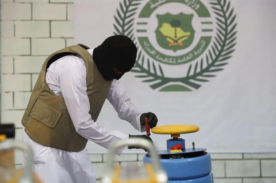 مكافحة المخدرات تحبط تهريب قرابة نصف مليون قرص مخدر مخبأة في معدات وقطع غيار 