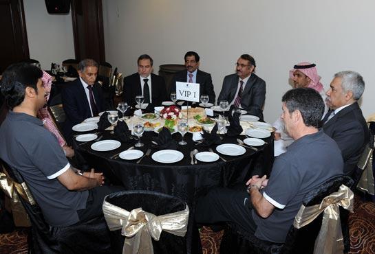 سفير السعودية بماليزيا يكرم بعثة المنتخب بمأدبة عشاء