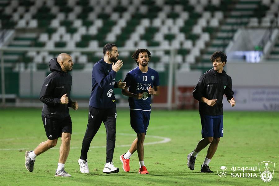 صور.. الأهلي يعاود تدريباته استعداداً لمواجهة الفتح 