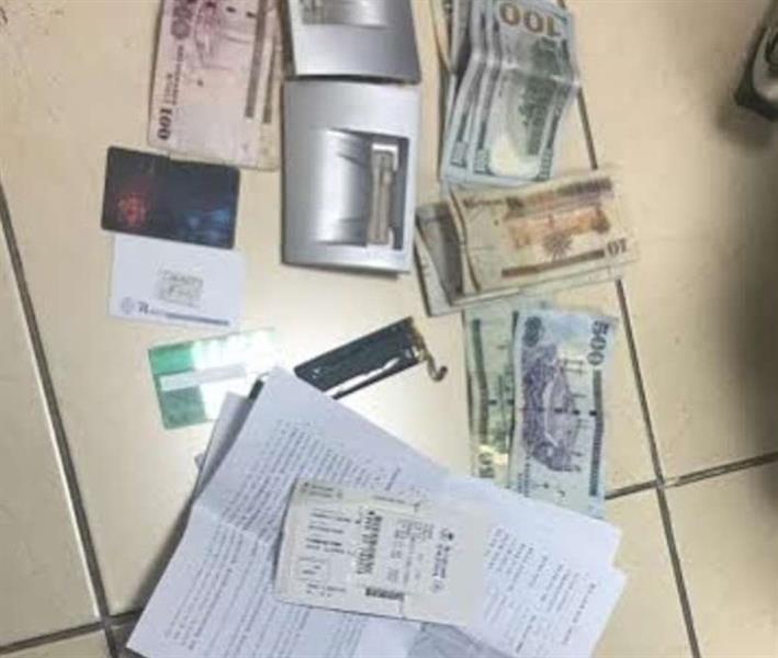 بالصور.. القبض على وافدين تورطا في عمليات سرقة بيانات عملاء البنوك بأجهزة قراءة البطاقات بالصور.. القبض على وافدين تورطا في عمليات سرقة بيانات عملاء البنوك بأجهزة قراءة البطاقات
