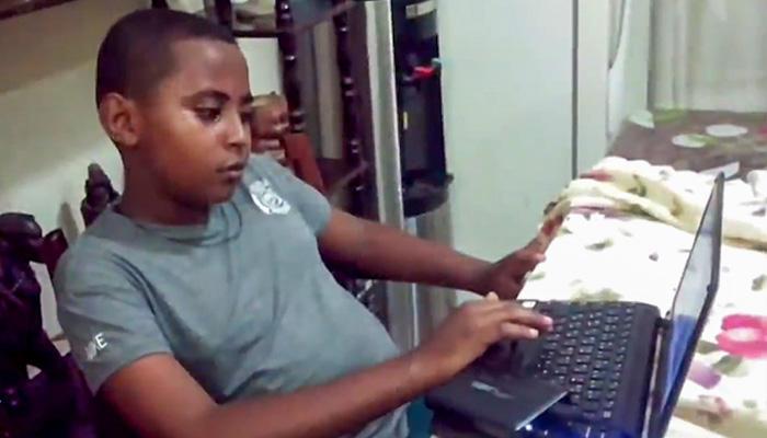 حصل على عدة جوائز.. طفل إثيوبي يظهر نبوغاً في مجال الفيزياء