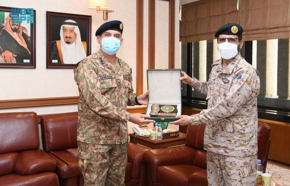نائب رئيس هيئة الأركان العامة قائد القوات المشتركة المكلّف يلتقي بمدير عام الأركان المشتركة بالجيش الباكستاني