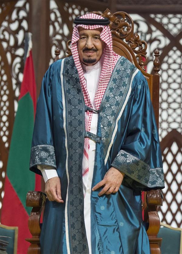 بالصور.. الجامعة الإسلامية بماليزيا تمنح خادم الحرمين درجة الدكتوراه الفخرية