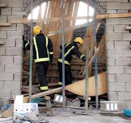 إصابة عاملين سقط عليهما سقف مسجد تحت الإنشاء في الطائف (صور) إصابة عاملين سقط عليهما سقف مسجد تحت الإنشاء في الطائف (صور)