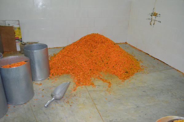 مضبوطات المصنع الذي تم اغلاقه