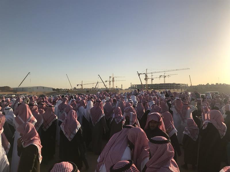 شاهد.. جموع غفيرة تؤدي الصلاة على الداعية التويجري