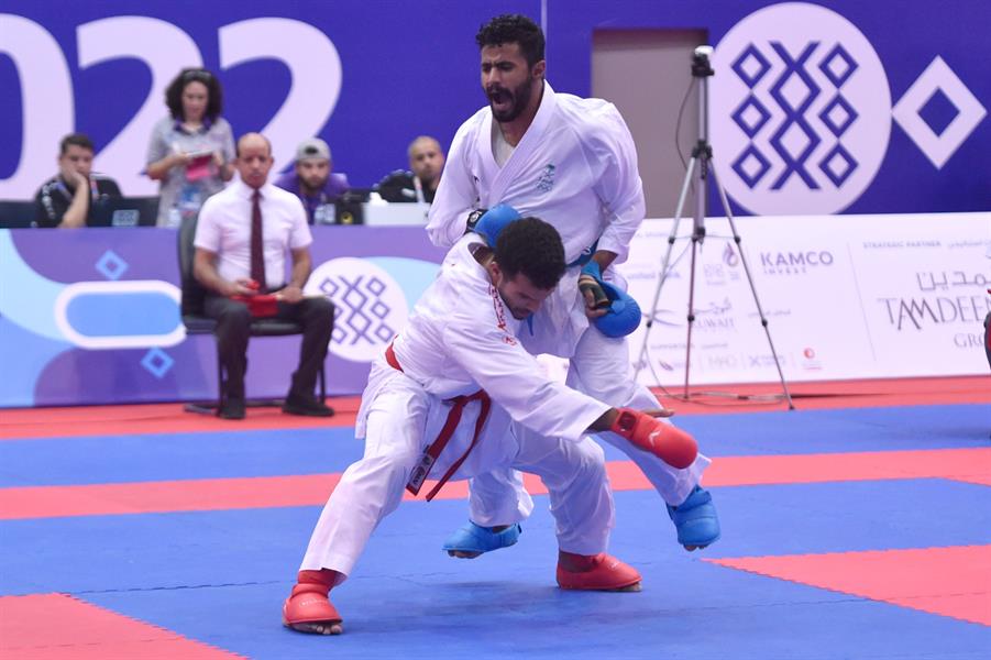 لاعب أخضر الكاراتيه 