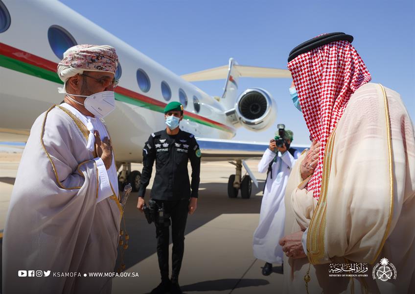 وزير الخارجية العماني يصل إلى الرياض وزير الخارجية العماني يصل إلى الرياض