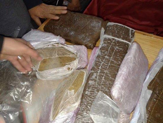 السلطات المصرية تضبط خليجيين حاولا تهريب أكبر كمية حشيش فى تاريخ مطار القاهرة 