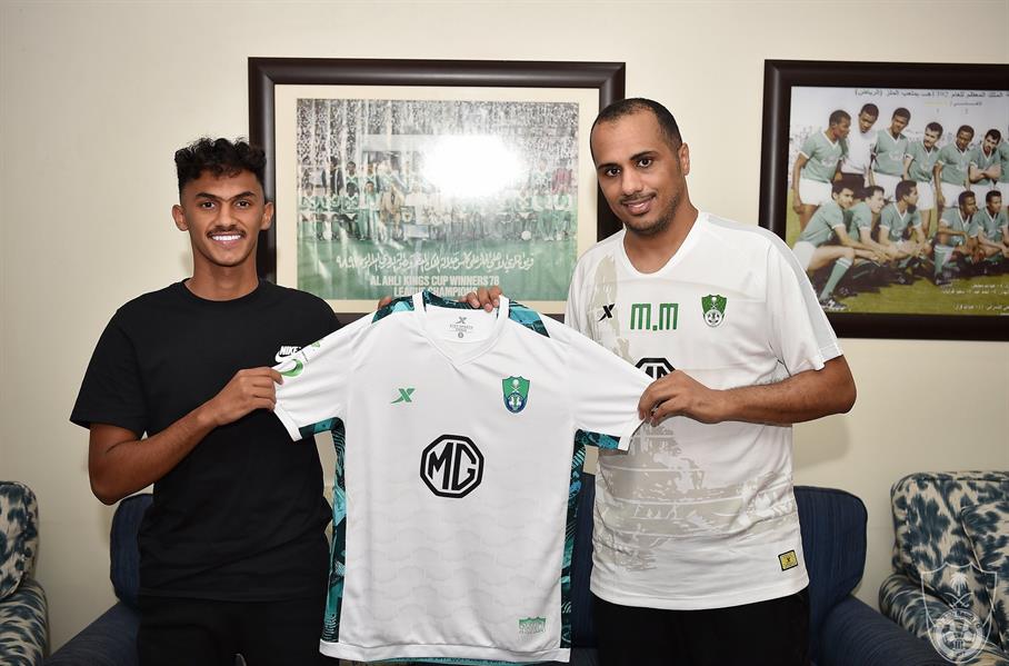 الأهلي يتعاقد مع الزهراني