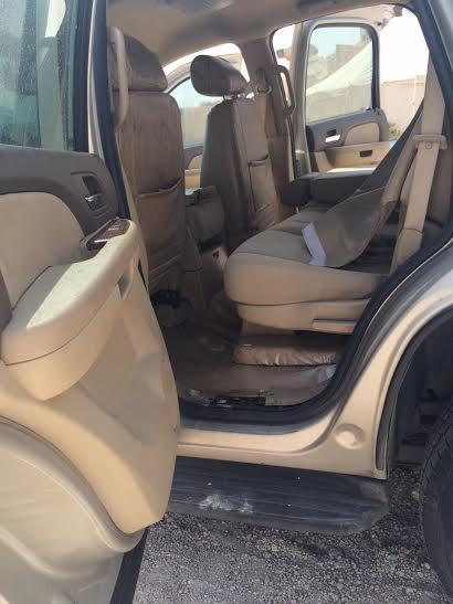 ثعبان يحتلّ مركبة مواطن بعسير ويجبره وعائلته على تركها ثعبان يحتلّ مركبة مواطن بعسير ويجبره وعائلته على تركها