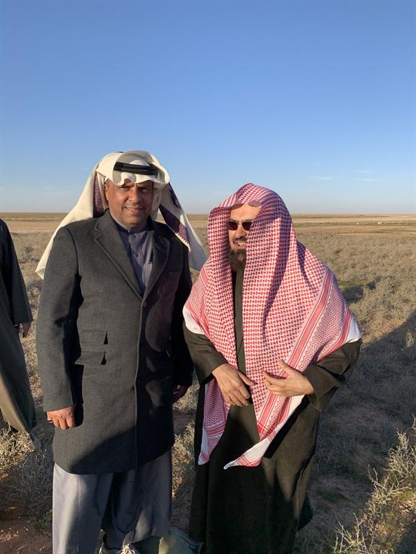 الشيخ السديس يزور مشروع الفقع بالقصيم ويشارك في جمعه
