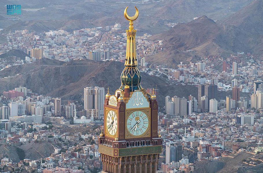 مشاهد مهيبة للحرم المكي وسط تحليق طيران الأمن فوقه  