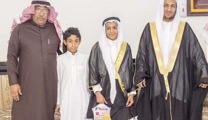 حفل زفاف أصغر عريس بتبوك.. وصديق للعائلة يكشف قصة الزواج