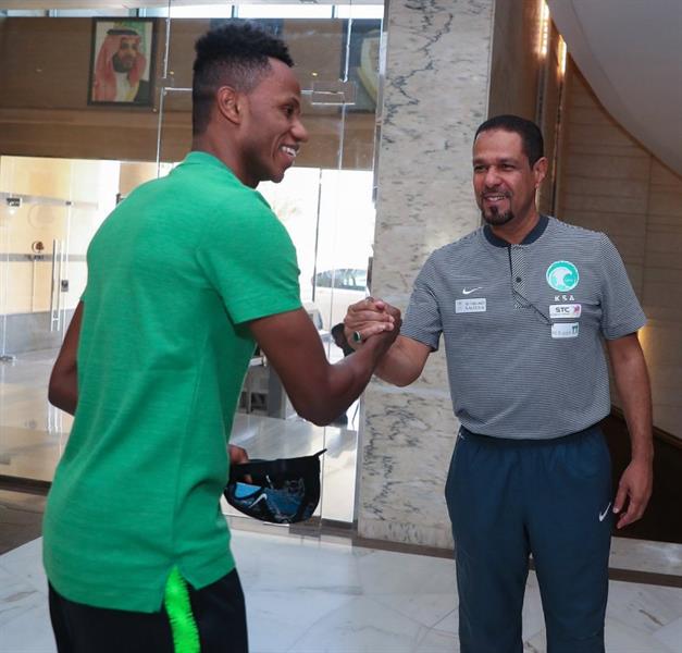 الاخضر يبدأ الاستعداد لغينيا والإمارات