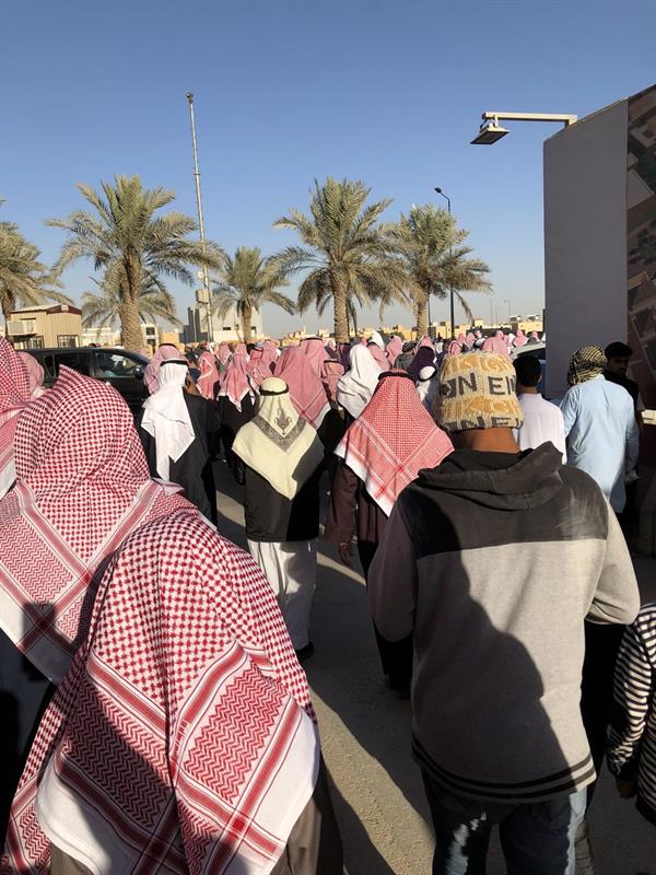 شاهد.. جموع غفيرة تؤدي الصلاة على الداعية التويجري