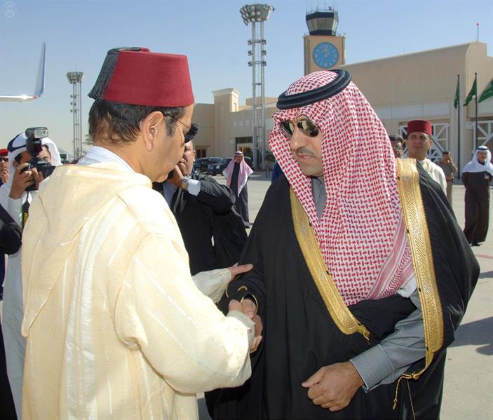 الوفود في المطار