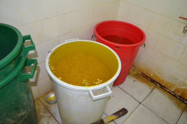 مضبوطات المصنع الذي تم اغلاقه