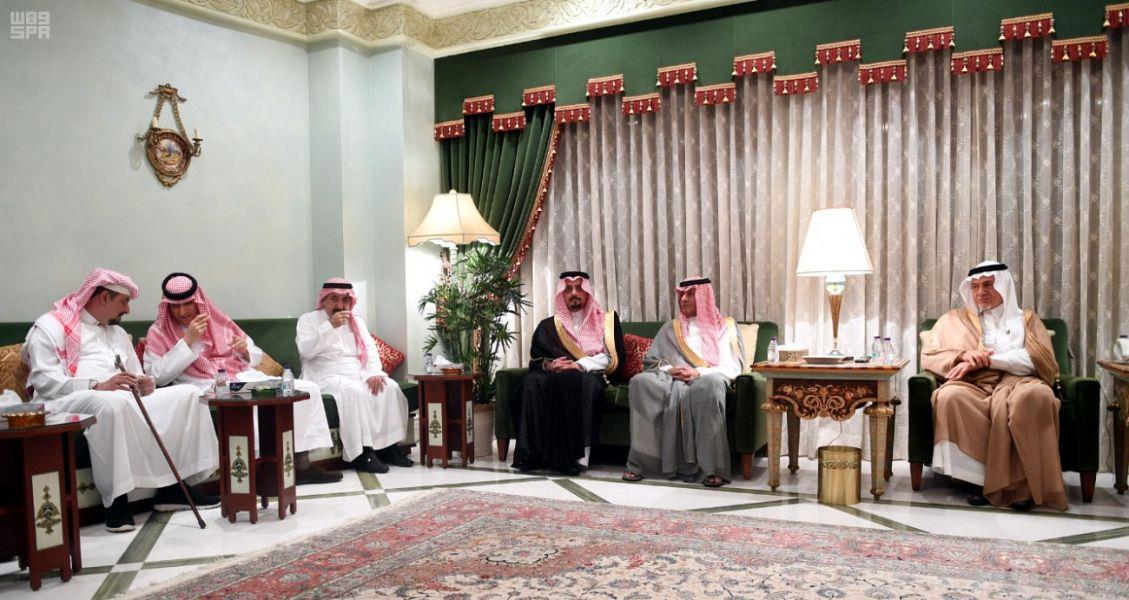 أمير منطقة عسير يستقبل المعزين في وفاة الأمير بندر بن خالد بن عبدالعزيز بجدة