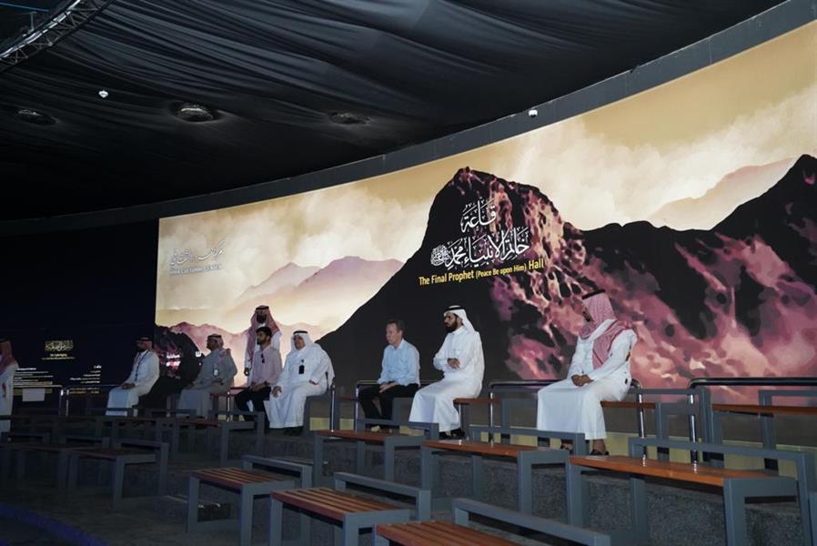 القنصل البريطاني يزور جبل النور و