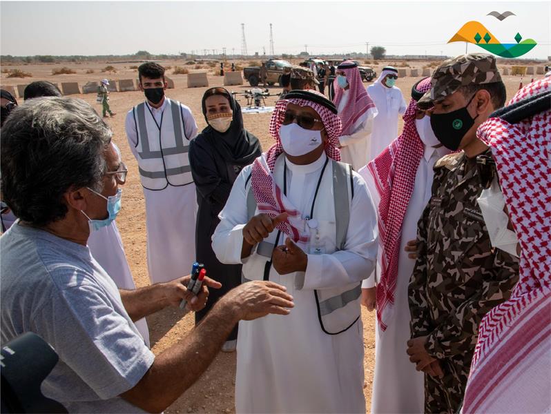 نثر بذور النباتات المحلية بمحمية الإمام عبد العزيز الملكية  