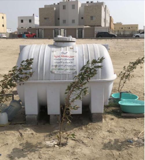 لسقيا الطيور.. مواطن يوزع 40 خزان مياه في مواقع مختلفة بالخبر بمبادرة شخصية تستهدف 100 خزان 