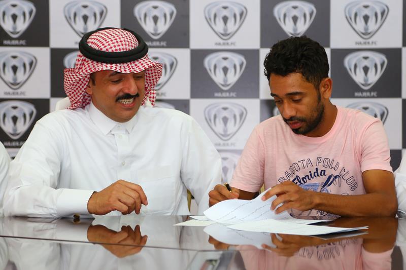 بالصور .. هجر يدعم صفوفه بـ(الرهيب) ..واللاعب يشكر جديتهم