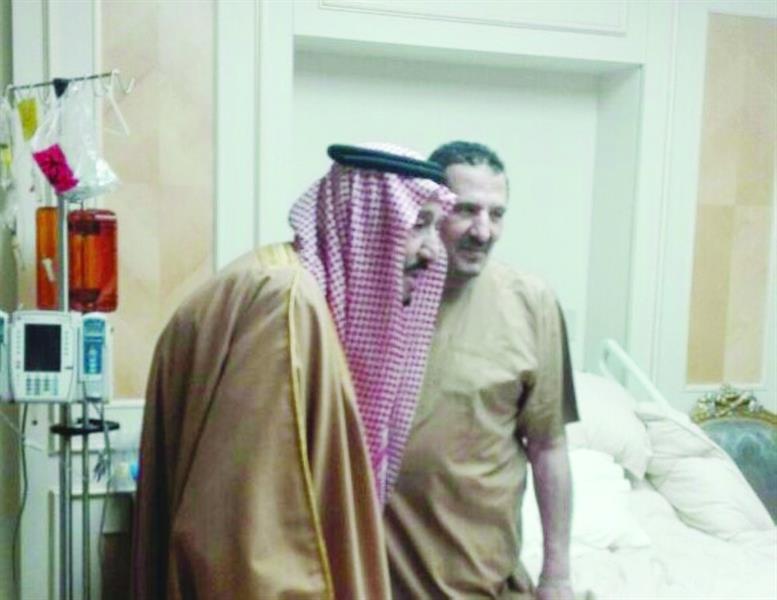خادم الحرمين يزور ابن أخيه سلطان بن ناصر بمستشفى الملك فيصل التخصصي