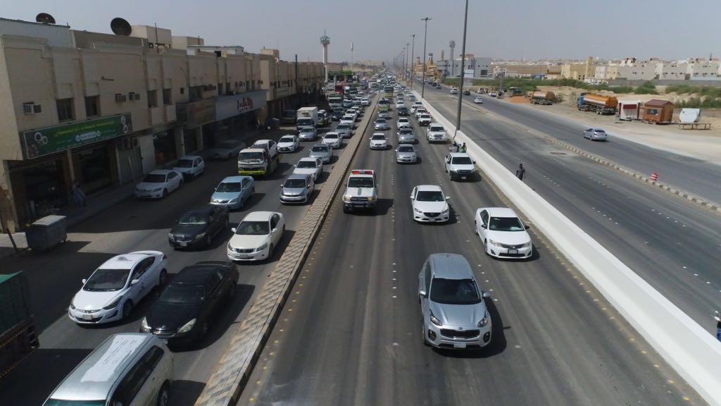 بالصور.. أمانة الرياض تعلن فتح الحركة المرورية على جسر تقاطع طريق الحائر مع طريق عرفات