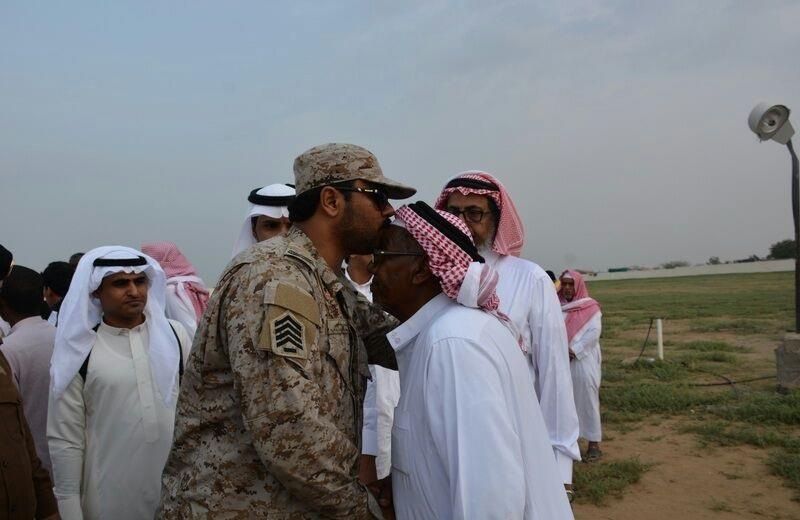 بالصور.. جموع غفيرة تشيع الشهيد 