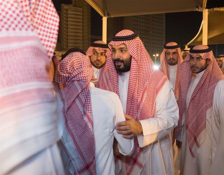 بالصور.. مواراة جثمان الأمير مشعل الثرى في مقبرة العدل بمكة