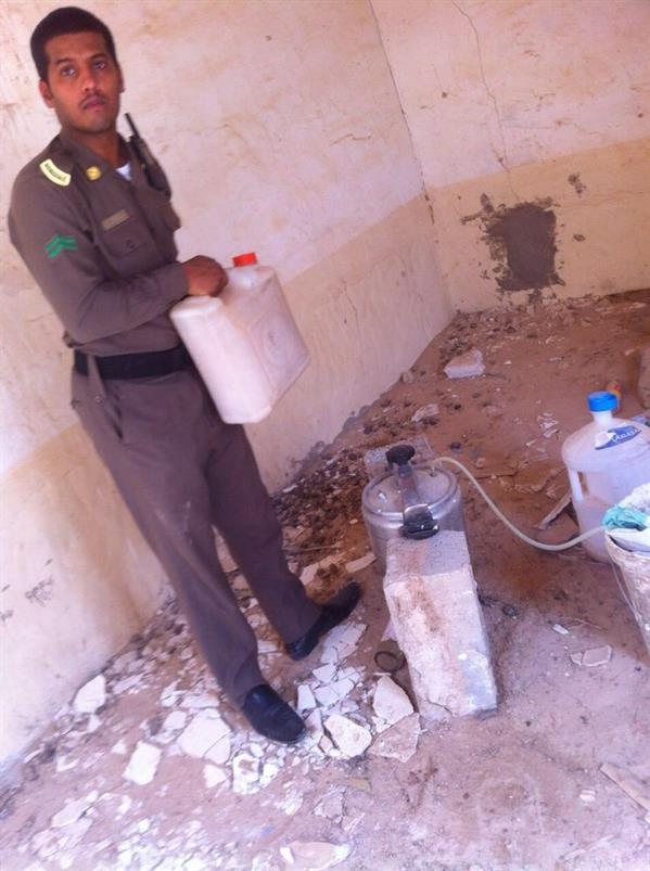 ضبط مصنع للخمور بقرية العليا