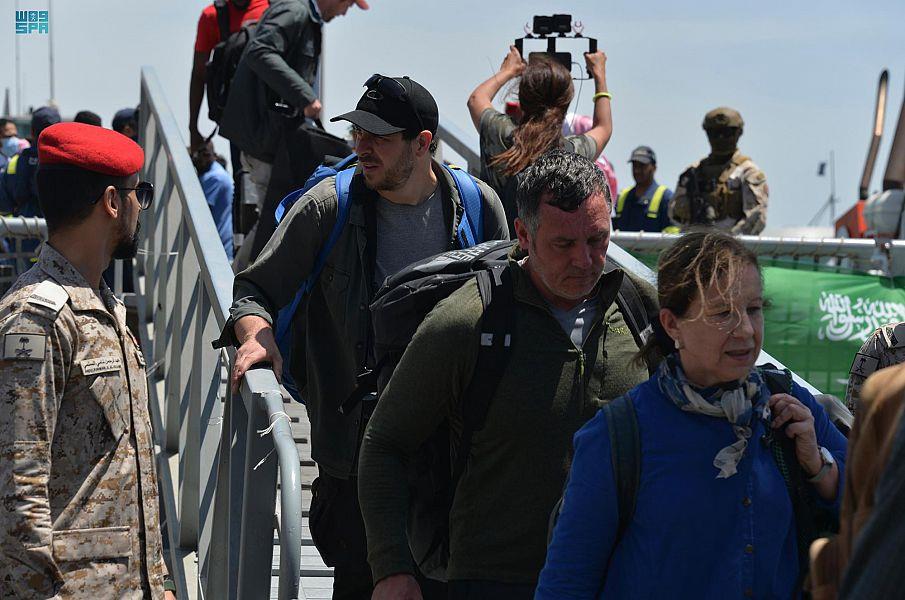 إجلاء 45 مواطنًا و88 من رعايا الدول من السودان إلى جدة إجلاء 45 مواطنًا و88 من رعايا الدول من السودان إلى جدة