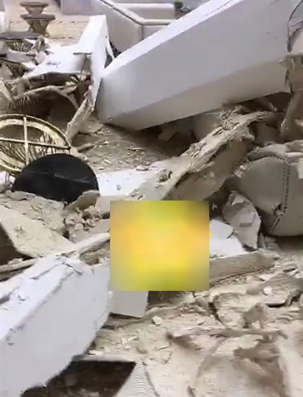 شاهد.. انهيار سقف قاعة مناسبات بالرياض على المدعوات وتواجد للدفاع المدني والإسعاف خارجها