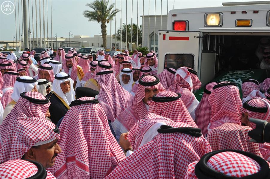 بالفيديو والصور.. وصول جثمان الأمير سعود الفيصل إلى مطار جدة