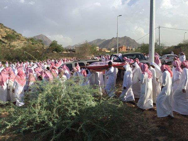 بالصور.. أهالي الريش يشيعون 