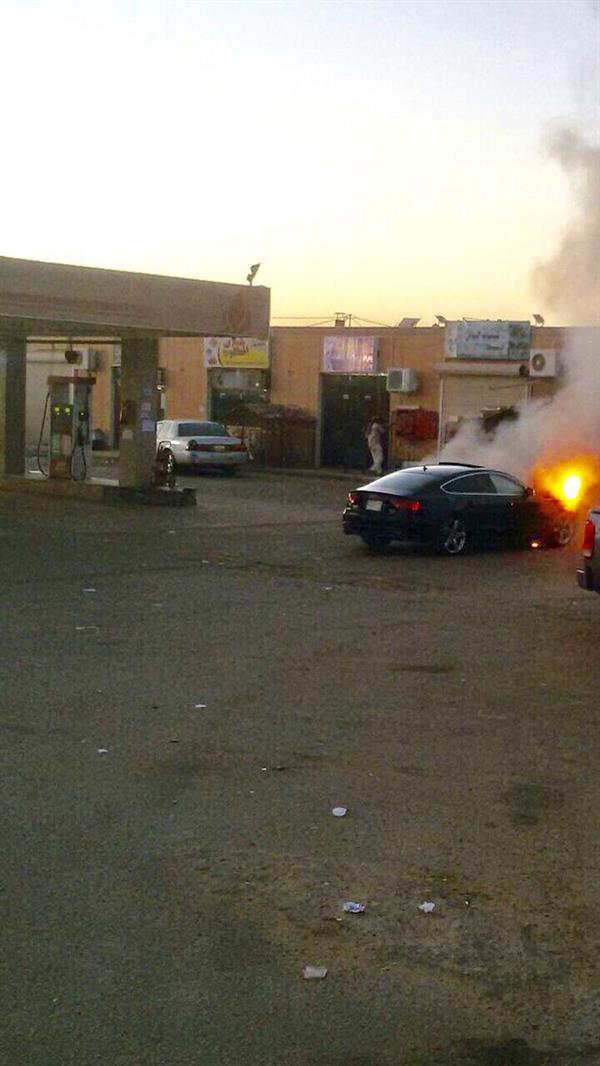 أمير تبوك يكرم المصري الذي أنقذ بشجاعة محطة وقود في حي سكني من الاحتراق (صور)