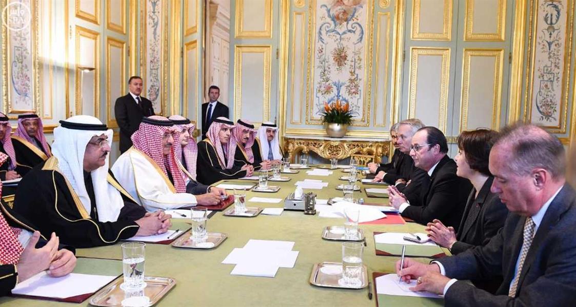 الرئيس الفرنسي يستقبل ولي العهد في الإليزيه.. ويمنحه أرفع الأوسمة الوطنية