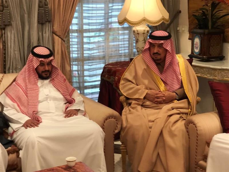 أخبار 24 أمير الرياض يزور أسرة جماز السحيمي لتقديم واجب العزاء في وفاة والدهم صور