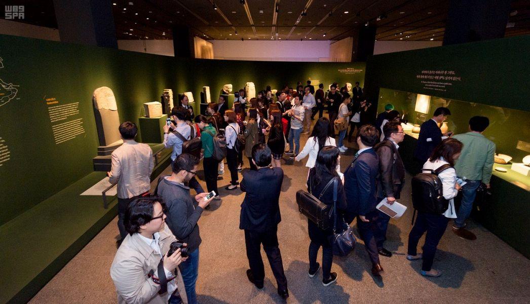 بالصور.. اقبال كبير على معرض للآثار السعودية والجزيرة العربية في كوريا الجنوبية