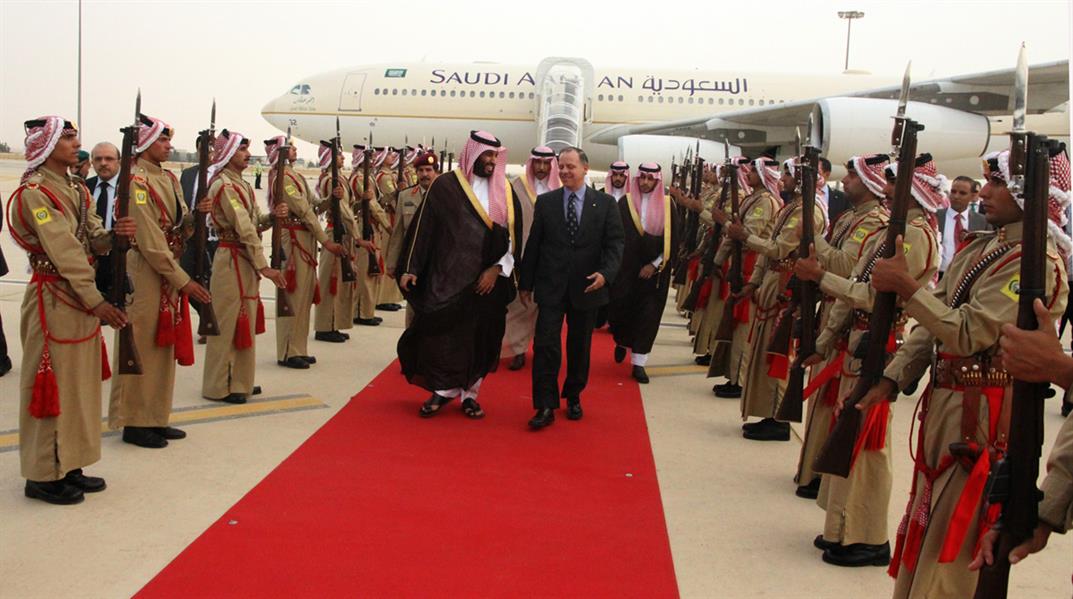 بالصور.. ولي ولي العهد يصل إلى الأردن