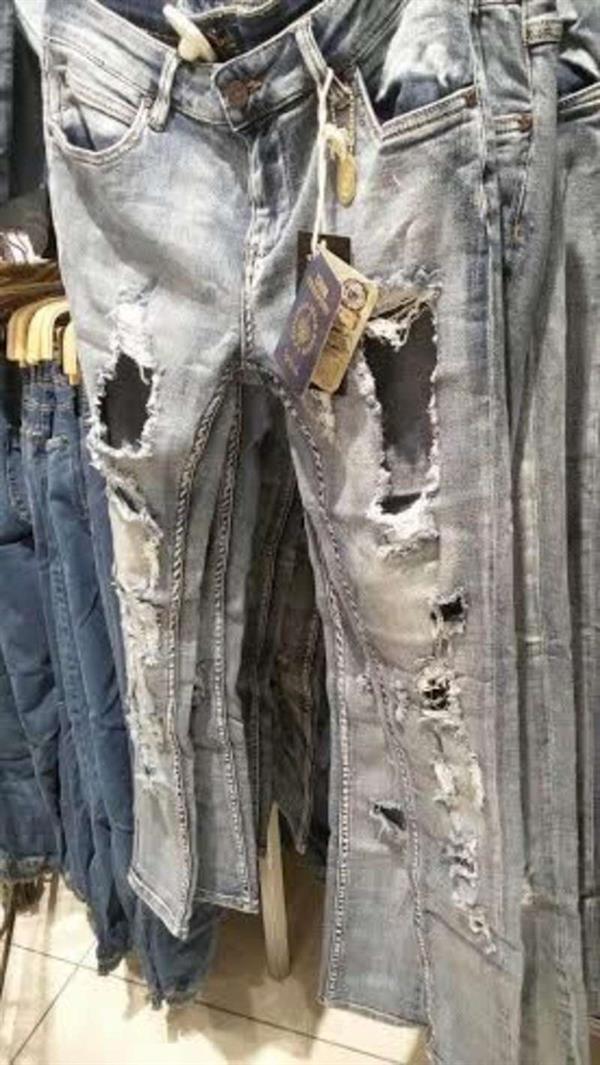 الملابس الممزقة الملابس الممزقة