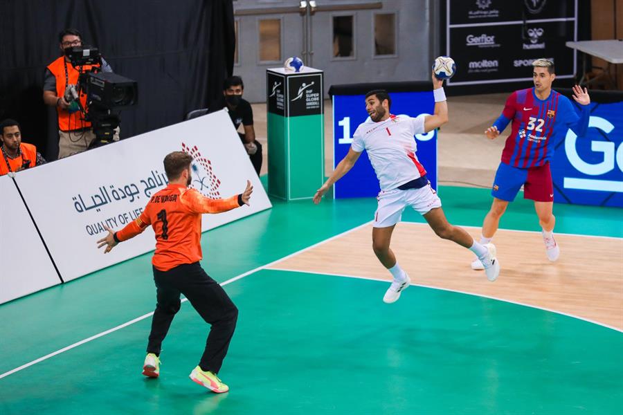 برشلونة يتأهل لنصف نهائي 