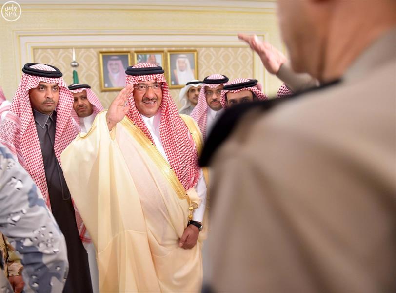 ولي العهد يستقبل الأمراء والمشايخ وكبار مسؤولي وزارة الداخلية وقادة القطاعات الأمنية
