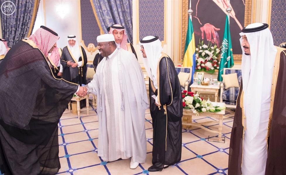 بالصور.. خادم الحرمين يستقبل الرئيس الجابوني ويعقد معه جلسة مباحثات