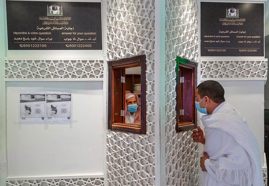 لبس الكمامة والمعقمات العطرية تتصدر الفتاوى