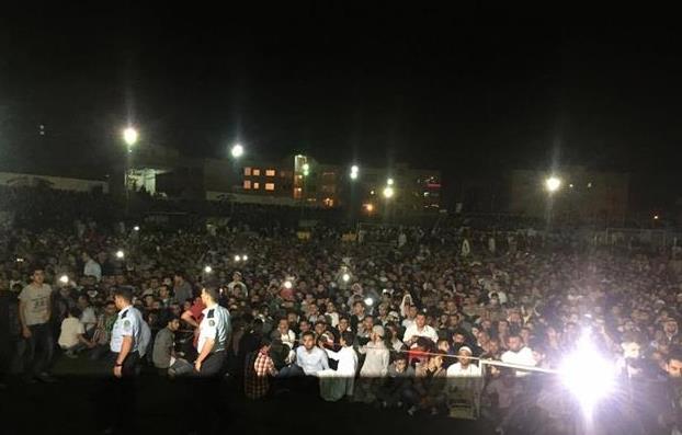 بالصور.. حشد جماهيري يضطر الأمن الأردني لإنهاء محاضرة للشيخ العريفي بالصور.. حشد جماهيري يضطر الأمن الأردني لإنهاء محاضرة للشيخ العريفي