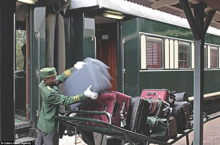 قطار فاخر يقدم رحلات سفاري