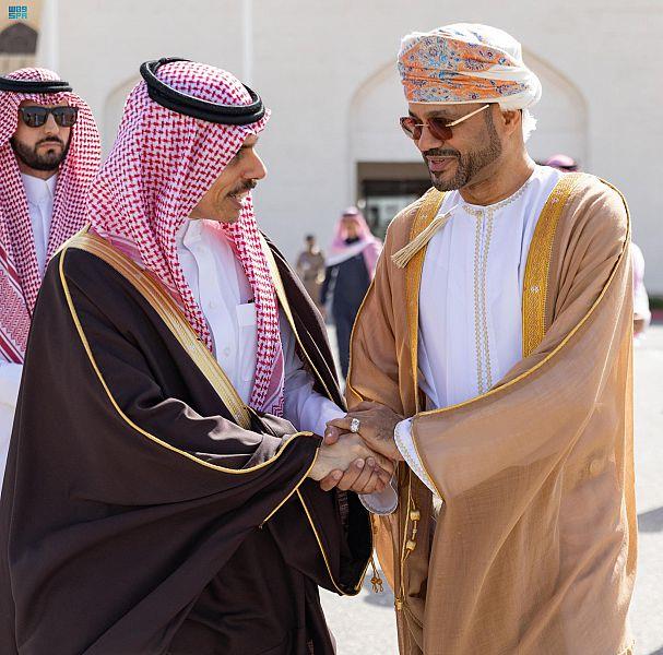 وزير الخارجية يغادر سلطنة عُمان