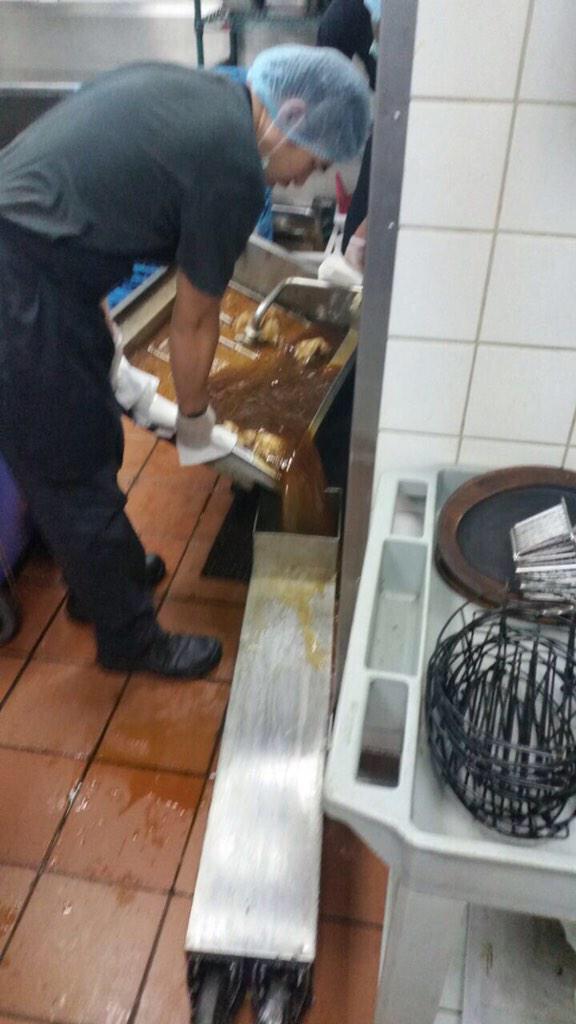 أمانة جدة تغلق أحد فروع مطعم